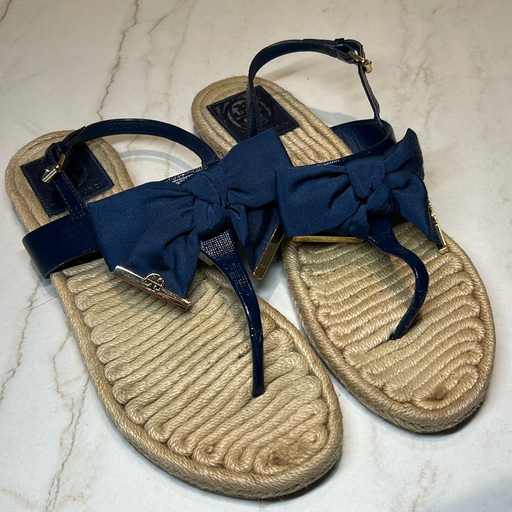 Tory Burch
Penny Flat Bow Espadrille Thong Sandals, Newport Navy size 8